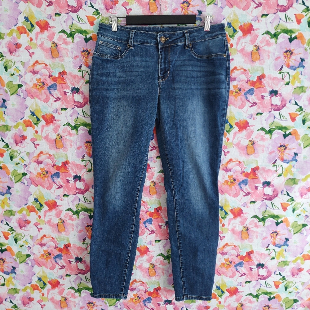 Maurices Women's Blue Jeans Waist 32 Mid-Rise Denim Pants